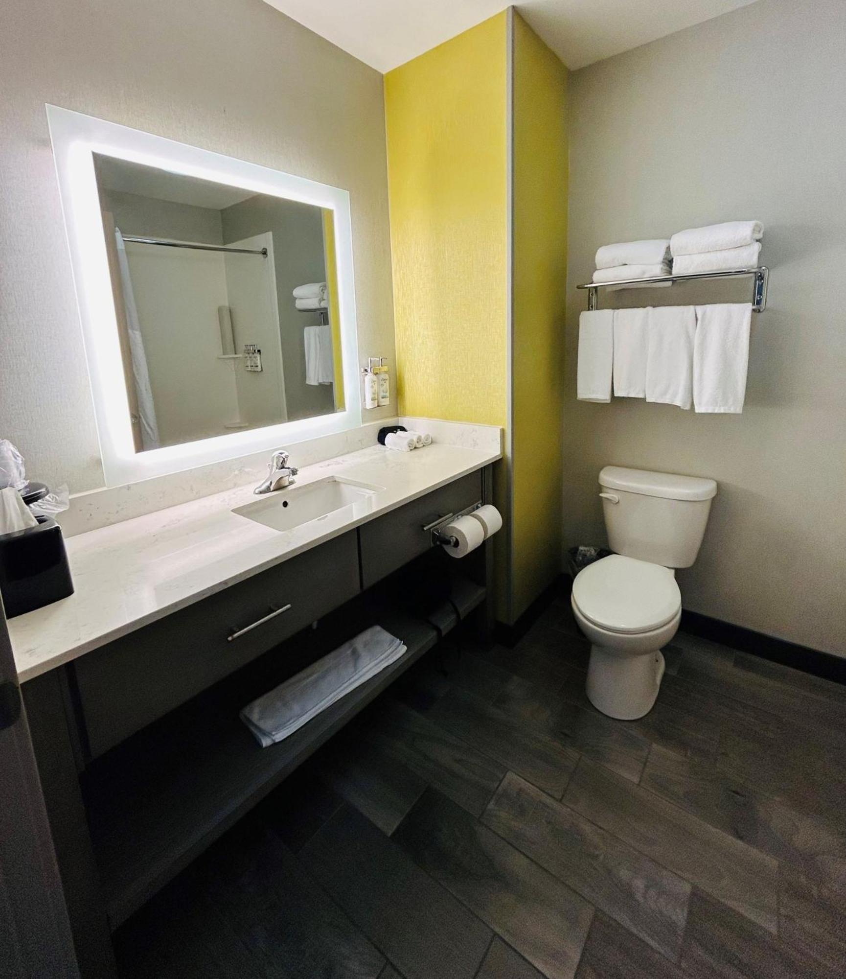 Express & By Ihg Hotel
