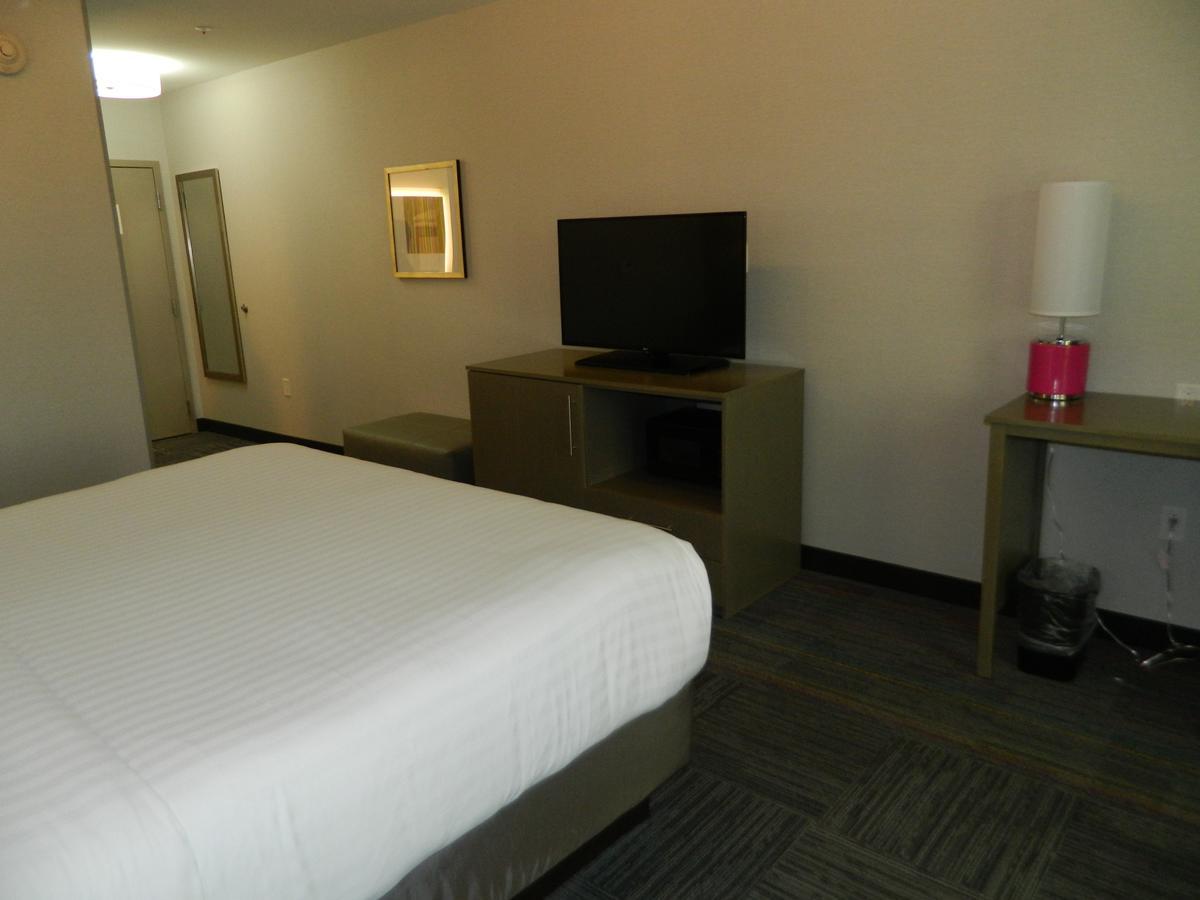 Express & By Ihg